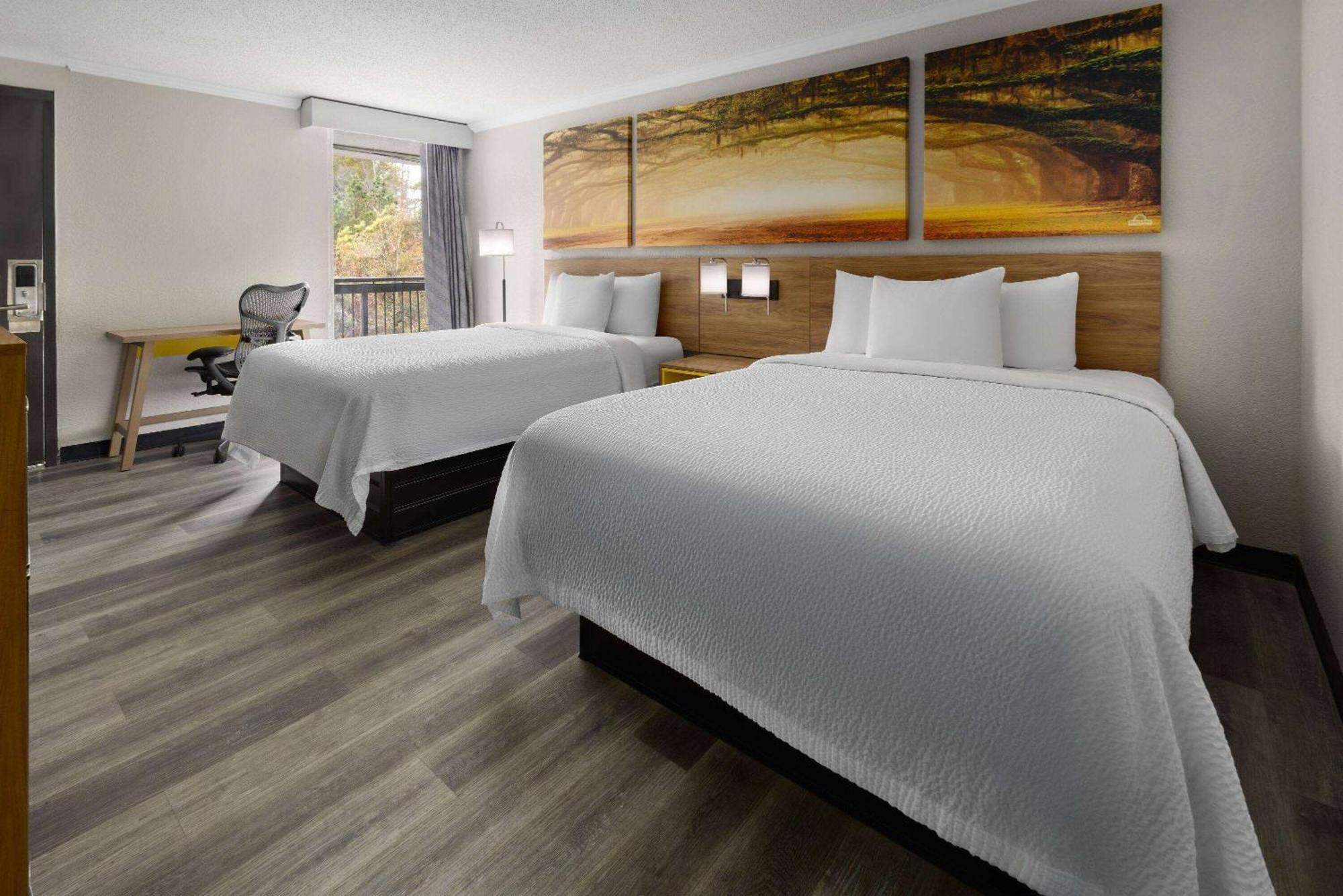 Days Inn By Wyndham Hinesville Near Fort Stewart, Newly Renovated, Free Hot Breakfast, Restaurant And Bar Exterior photo