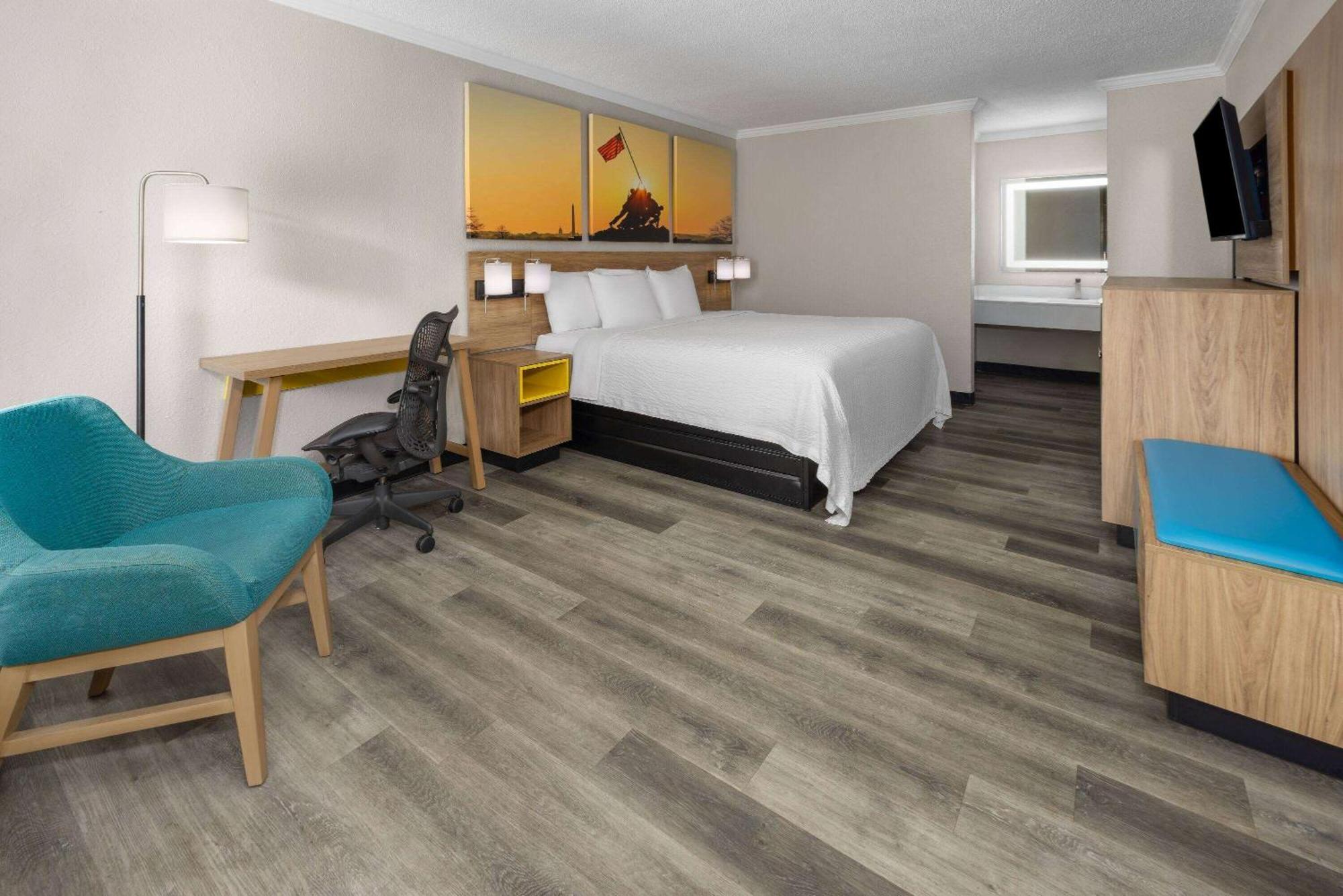 Days Inn By Wyndham Hinesville Near Fort Stewart, Newly Renovated, Free Hot Breakfast, Restaurant And Bar Exterior photo