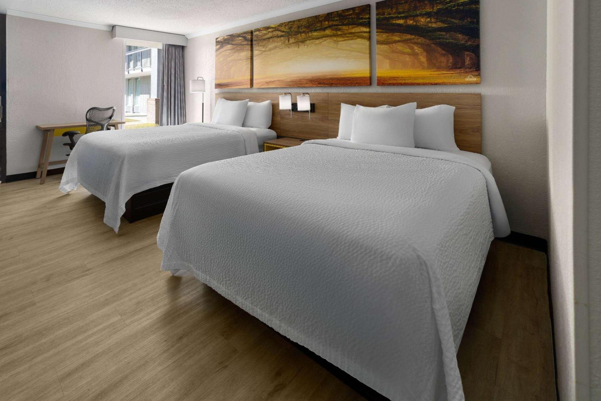 Days Inn By Wyndham Hinesville Near Fort Stewart, Newly Renovated, Free Hot Breakfast, Restaurant And Bar Exterior photo