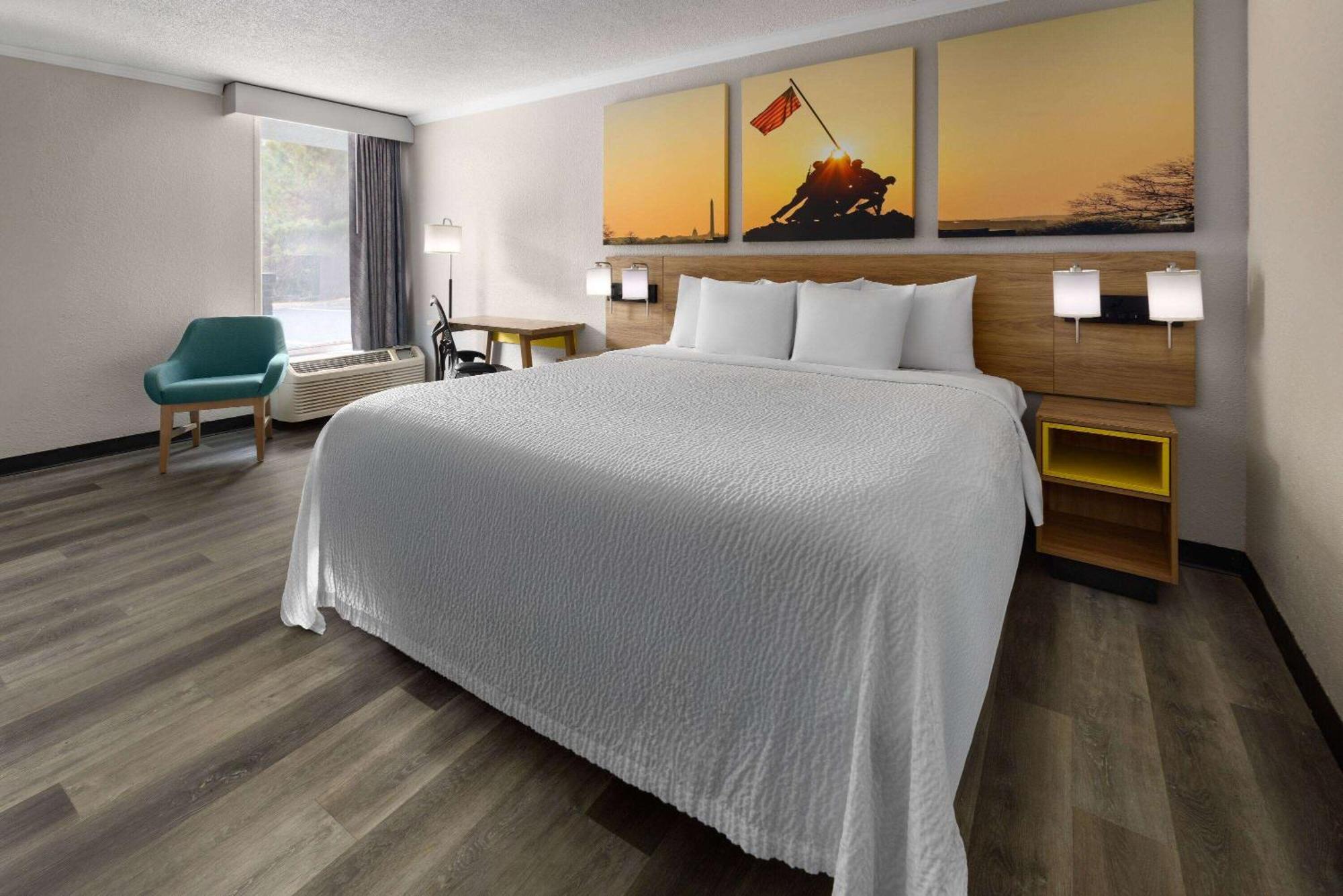 Days Inn By Wyndham Hinesville Near Fort Stewart, Newly Renovated, Free Hot Breakfast, Restaurant And Bar Exterior photo