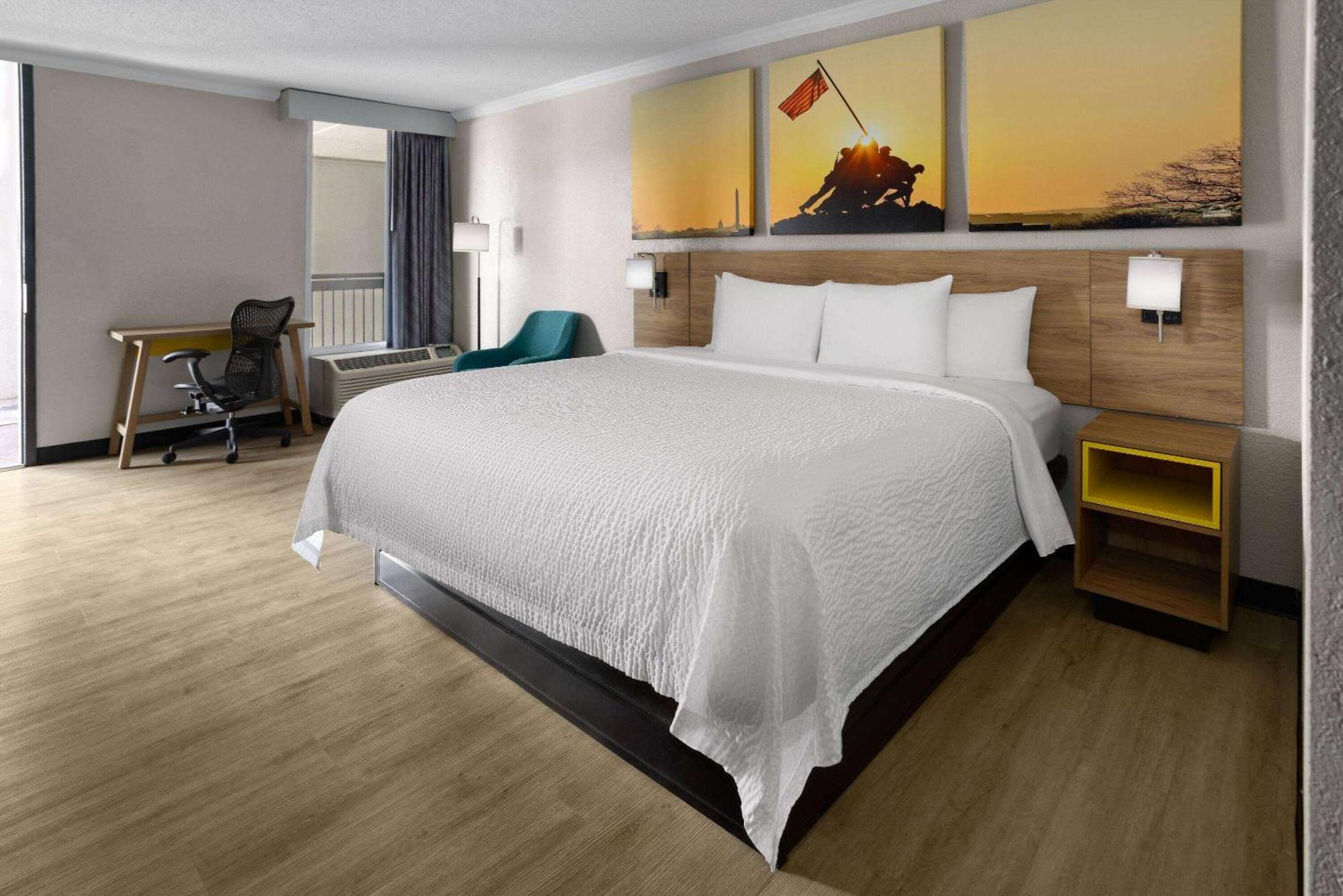 Days Inn By Wyndham Hinesville Near Fort Stewart, Newly Renovated, Free Hot Breakfast, Restaurant And Bar Exterior photo