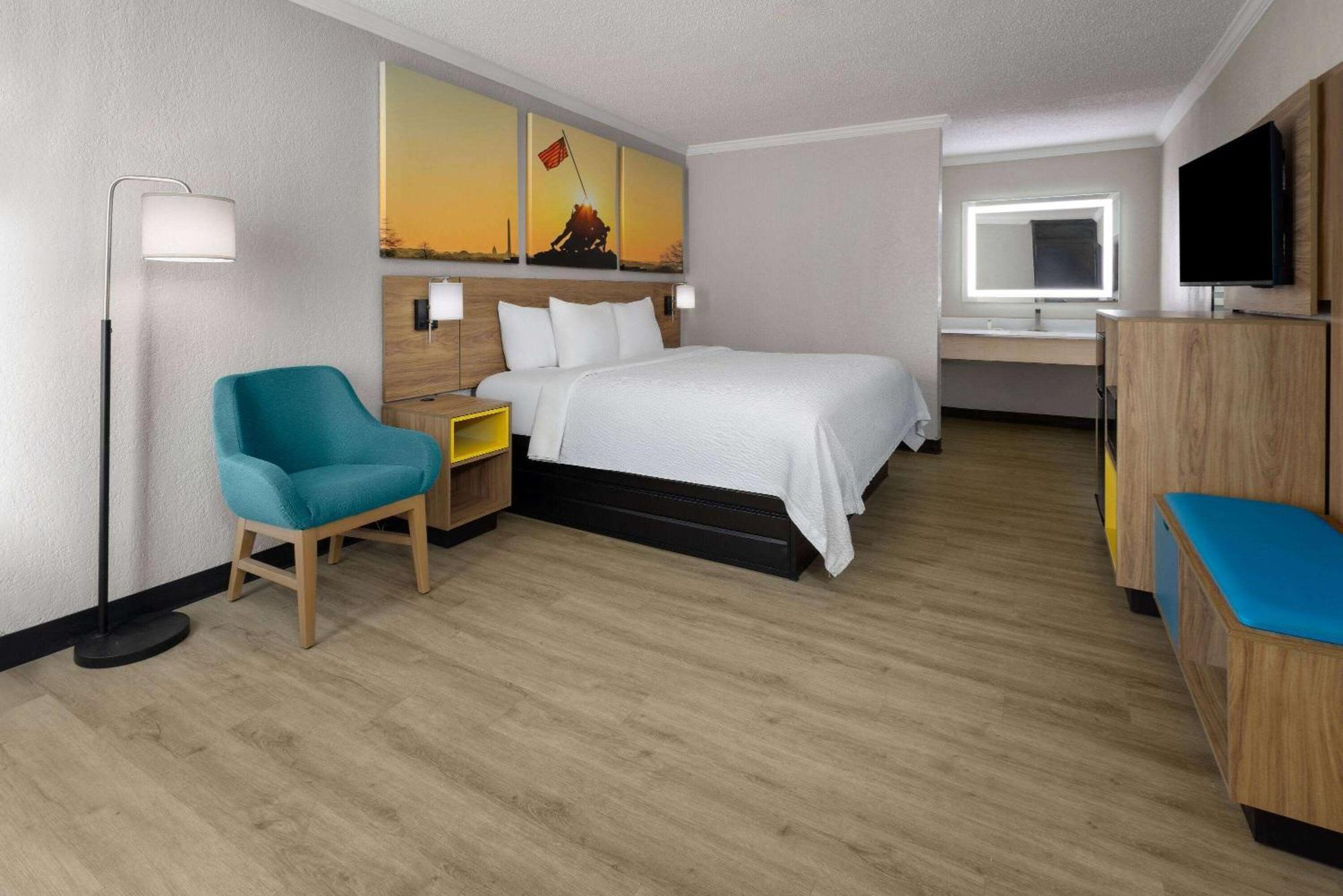 Days Inn By Wyndham Hinesville Near Fort Stewart, Newly Renovated, Free Hot Breakfast, Restaurant And Bar Exterior photo