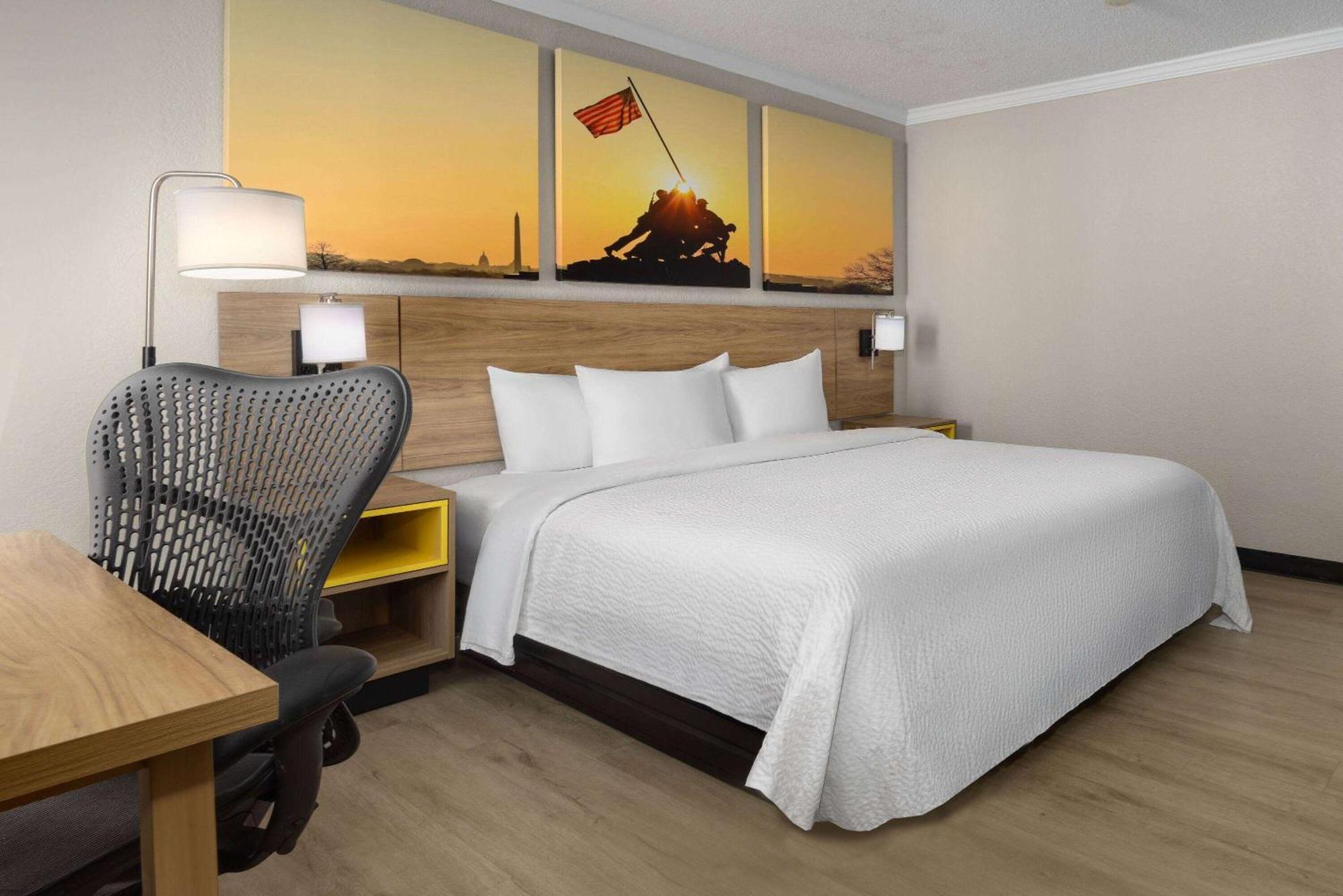 Days Inn By Wyndham Hinesville Near Fort Stewart, Newly Renovated, Free Hot Breakfast, Restaurant And Bar Exterior photo